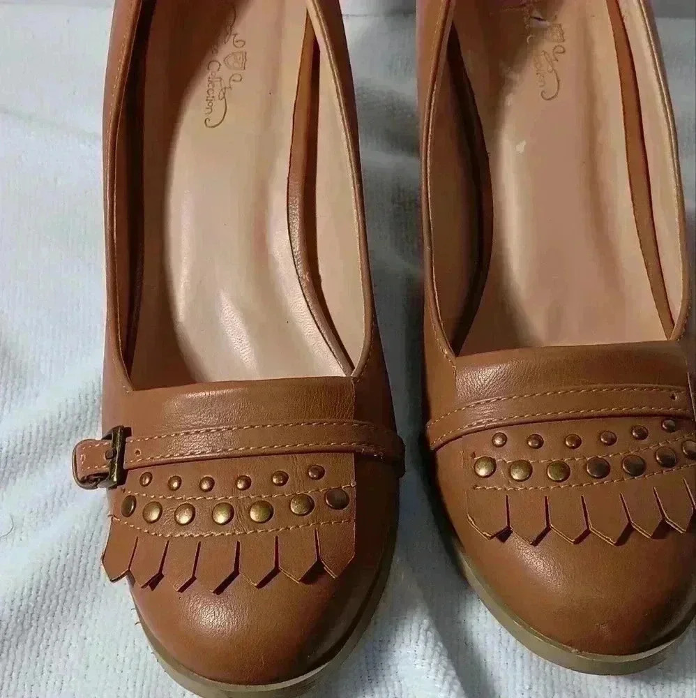 "JOURNEE COLLECTION " Ladies tan stacked 3" heel pump size‎ 10